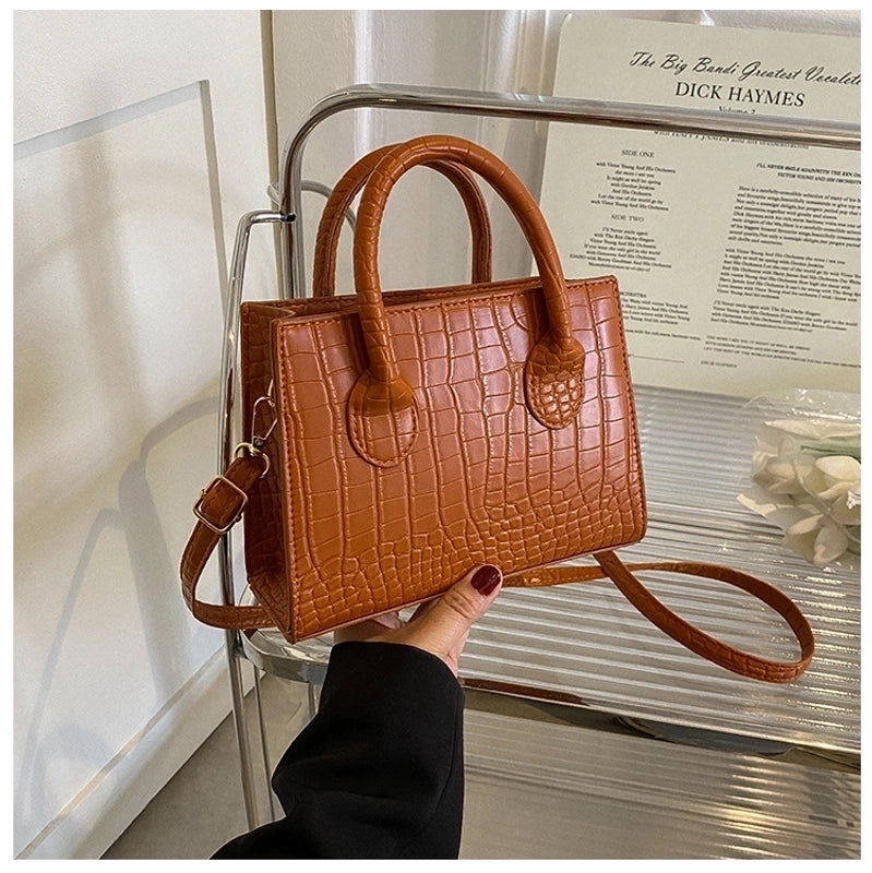 Women's Small Pu Leather Solid Color Streetwear Square Zipper Handbag