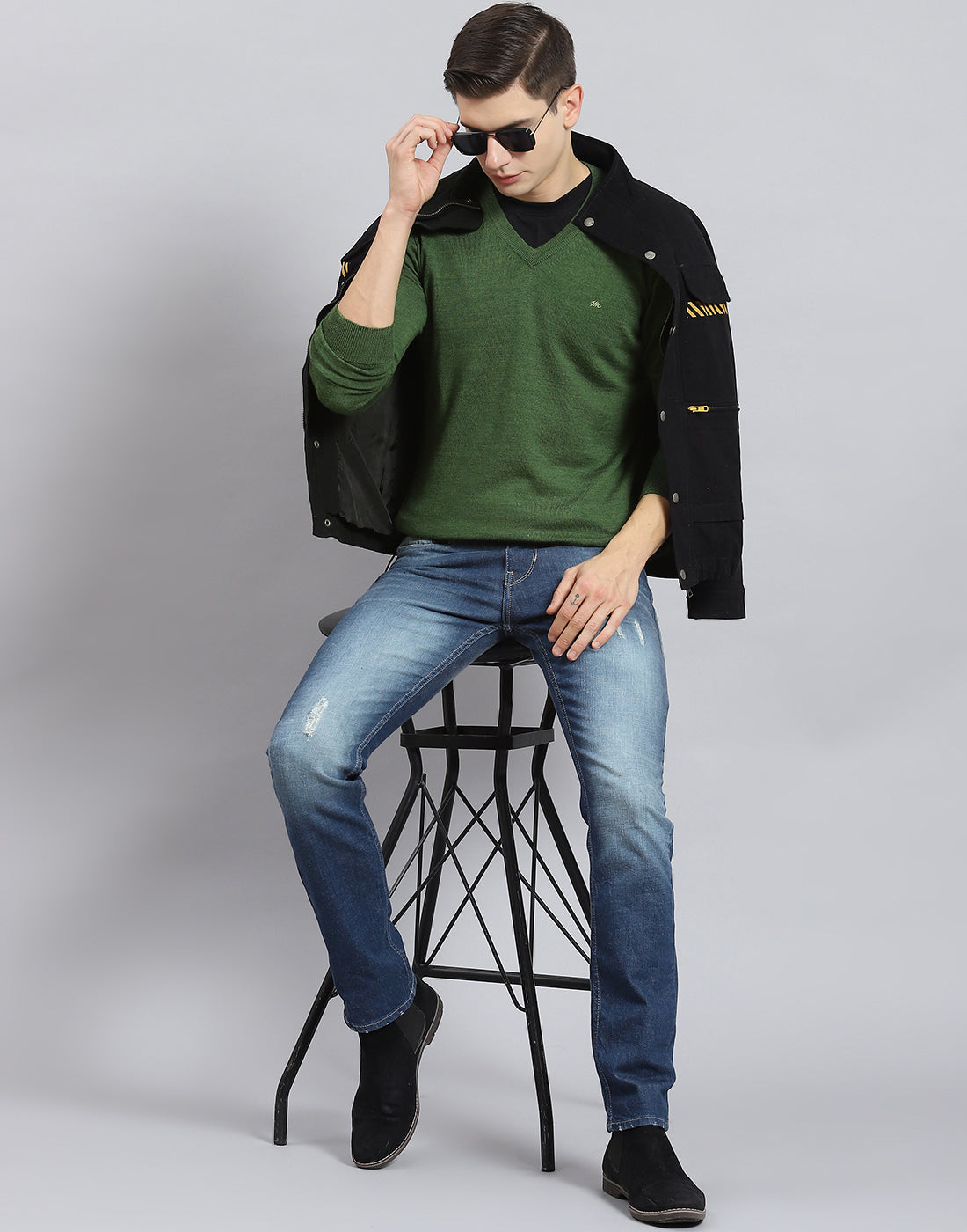 Men Green Solid V Neck Full Sleeve Pullover