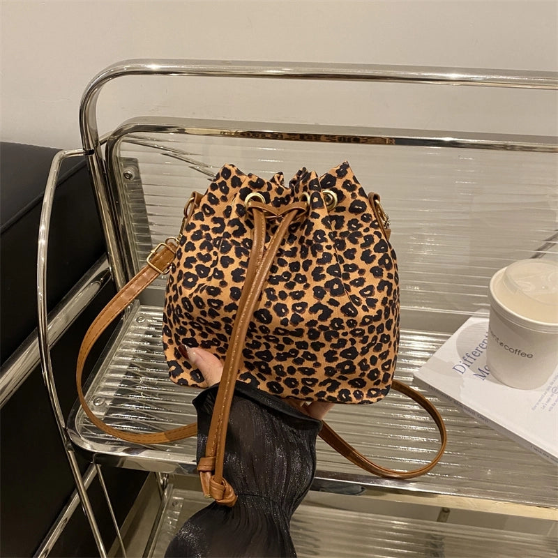Retro Drawstring Bucket Bag Leopard Fashionable Crossbody Bag Fashion Artistic Trendy One-Shoulder Bag