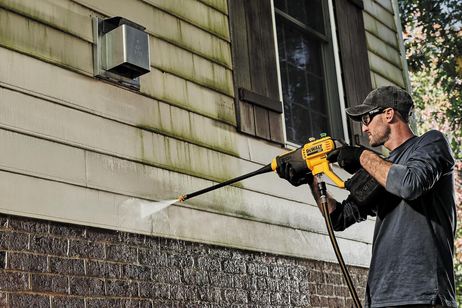 DeWalt DCPW550P1 20V Max 550 PSI Power Cleaner Kit