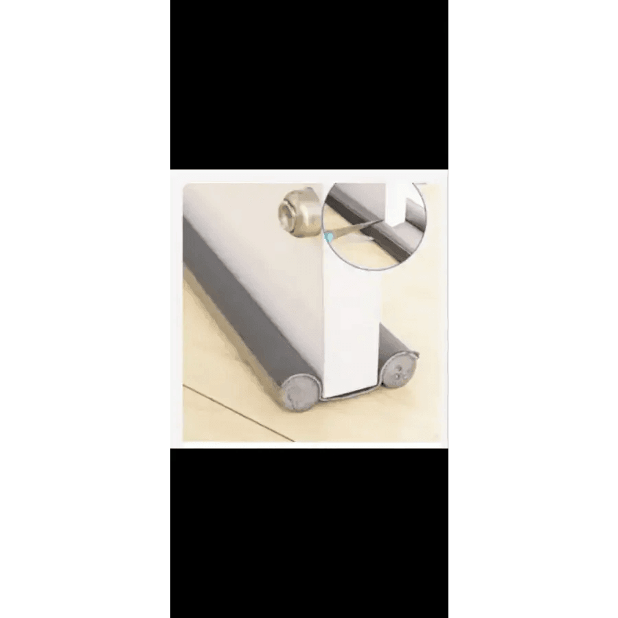 Door bottom sealing strip