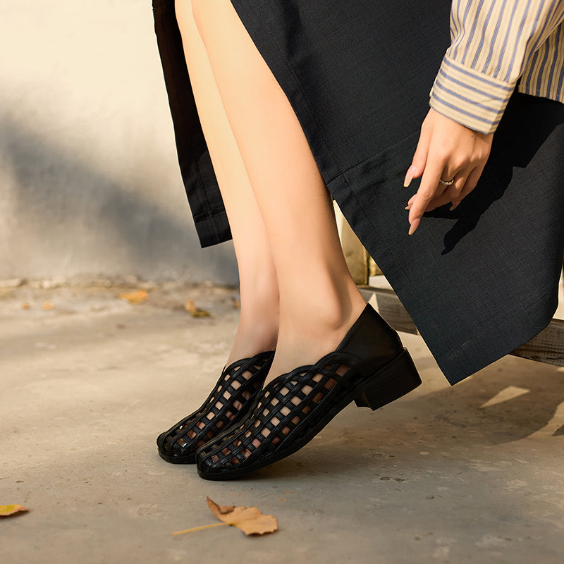 Women's Wide-Fit Woven Cow Leather Closed-Toe Block Heel Mules in Black