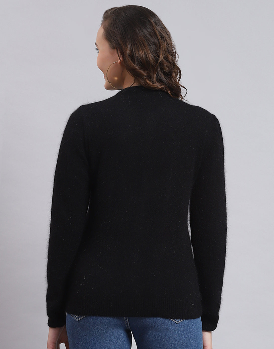 Women Black Solid Round Neck Full Sleeve Sweater