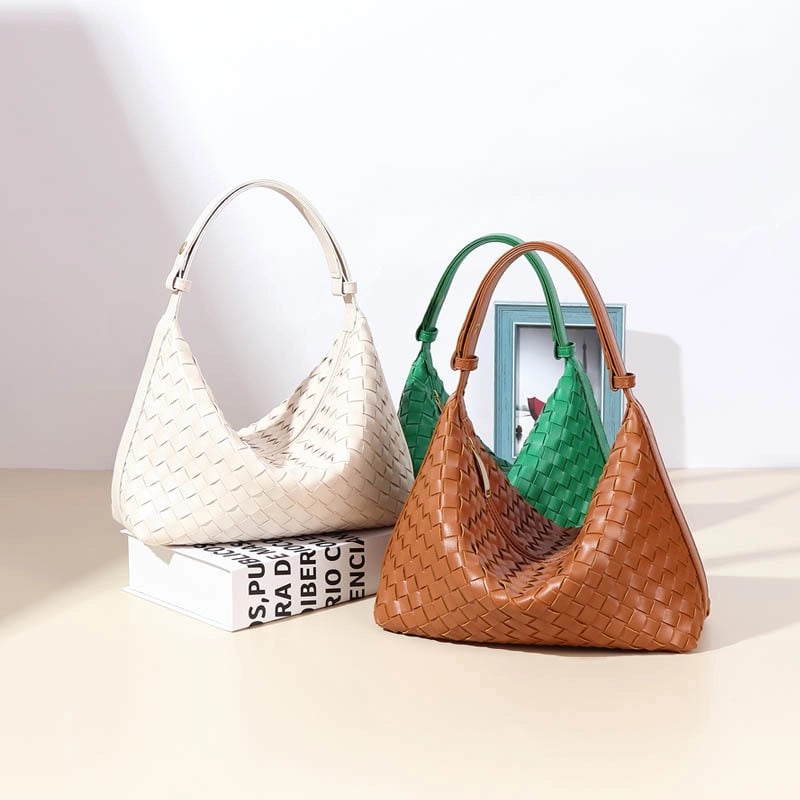Women's Medium Pu Leather Solid Color Elegant Streetwear Dumpling Shape Zipper Shoulder Bag