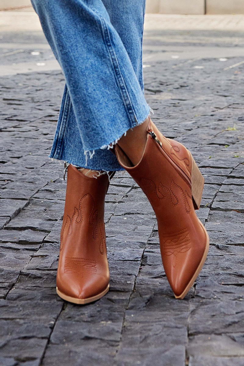Stitching Pointed Toe Chunky Heels Cowgirl Ankle Boots