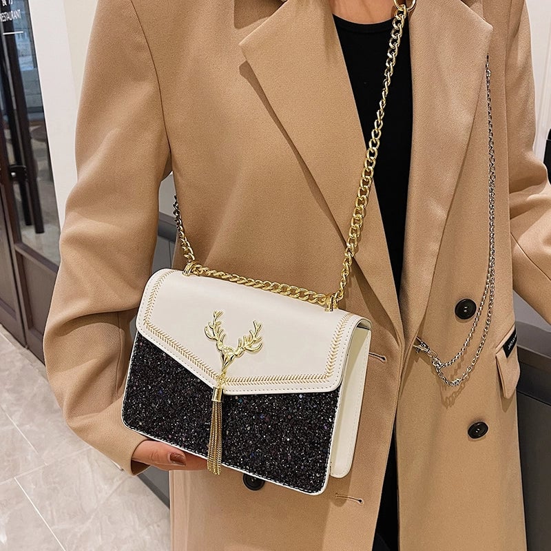 Women's Pu Leather Solid Color Vintage Style Sewing Thread Square Magnetic Buckle Square Bag