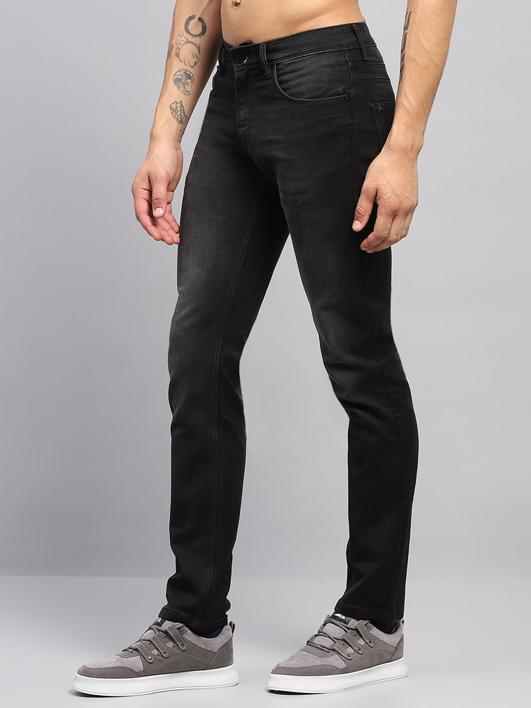 Men Black Solid Narrow Fit Denim