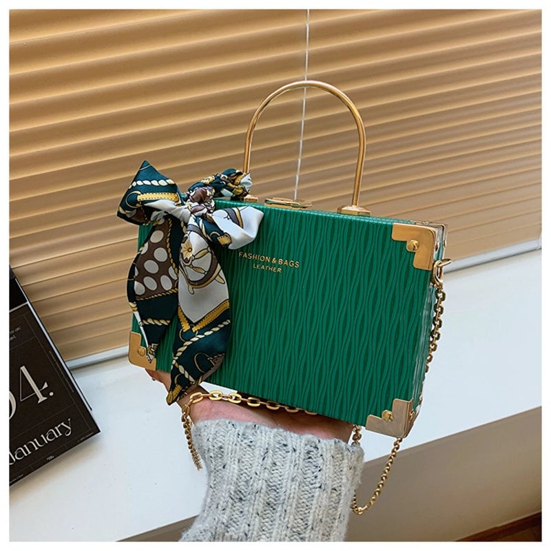 Women's Medium Arylic Solid Color Elegant Vintage Style Lock Clasp Square Bag