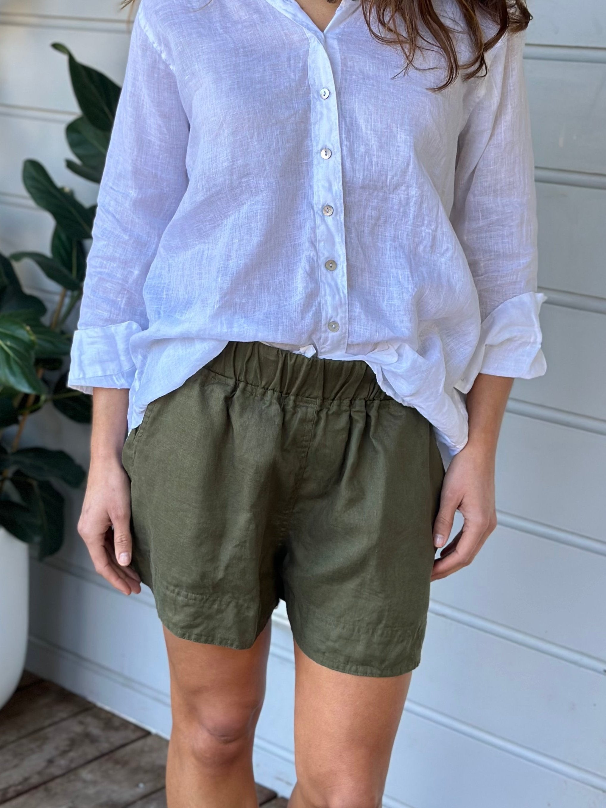 abbey short - army linen