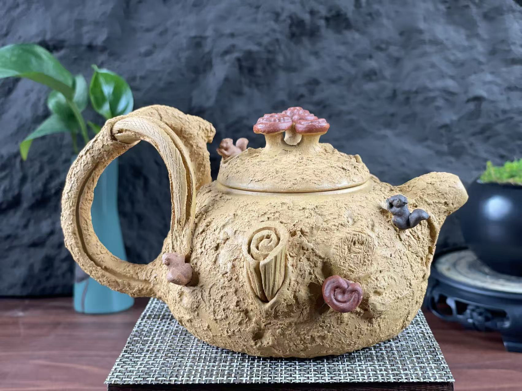 Yixing purple clay teapot with handle