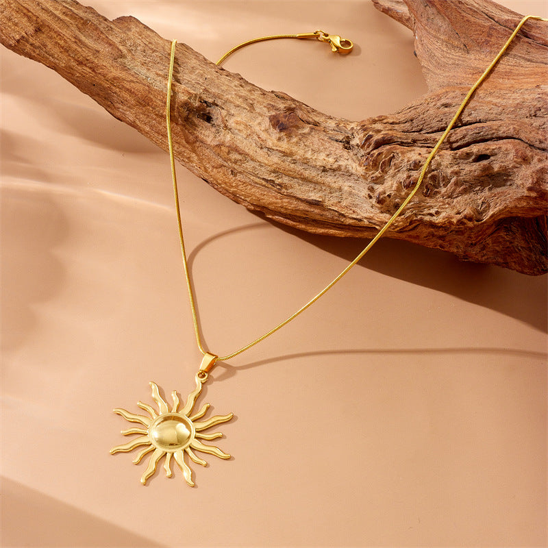 Fashionable Niche Design Gold-Plated Stainless Steel Sun Totem Pendant Snake Bone Chain Necklace