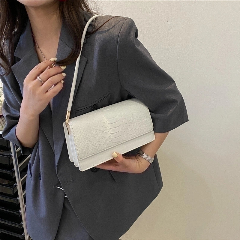 Women's Small Pu Leather Solid Color Streetwear Zipper Underarm Bag