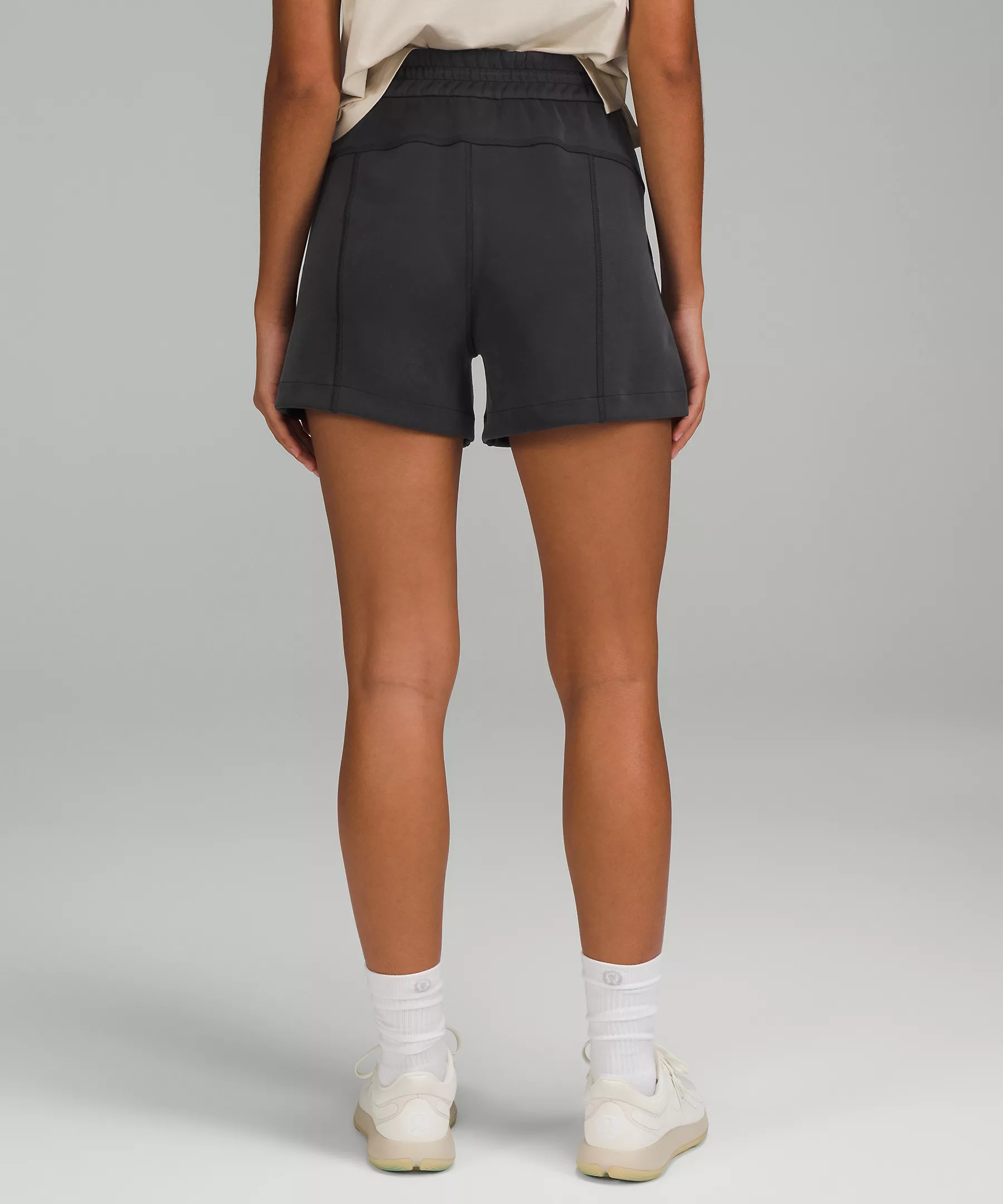 lululemon Softstreme High-Rise Short 4′′