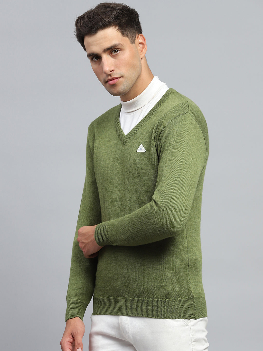 Men Green Solid V Neck Full Sleeve Pullover