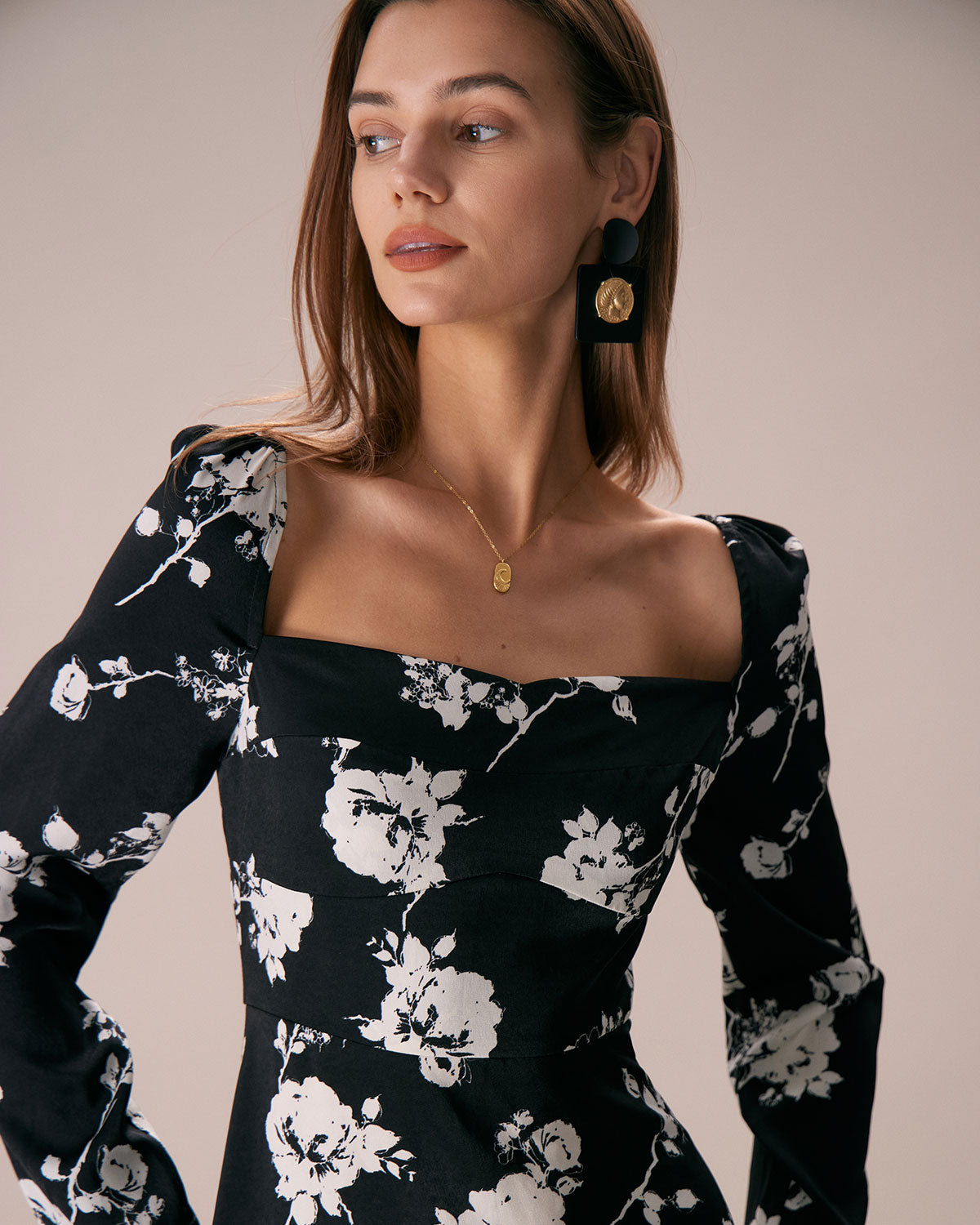 The Black Sweetheart Neck Floral Midi Dress