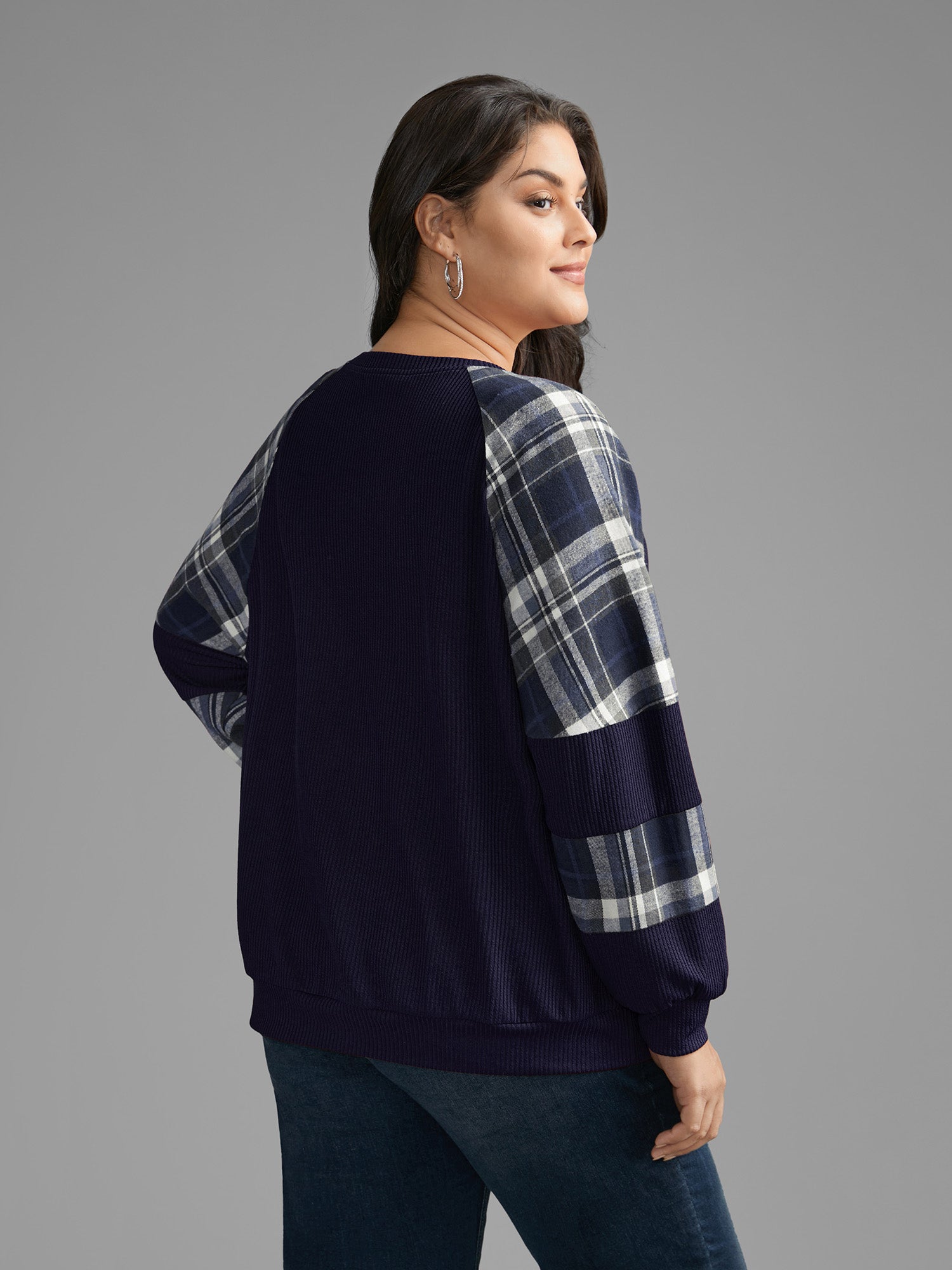 Plaid Patchwork Raglan Sleeve Sweatshirt