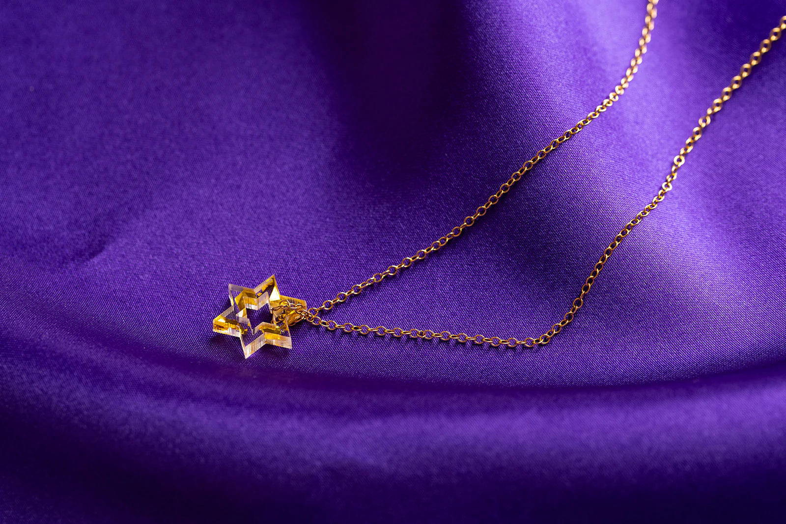 Micro Floating Magen David Necklace - Gold Fleck