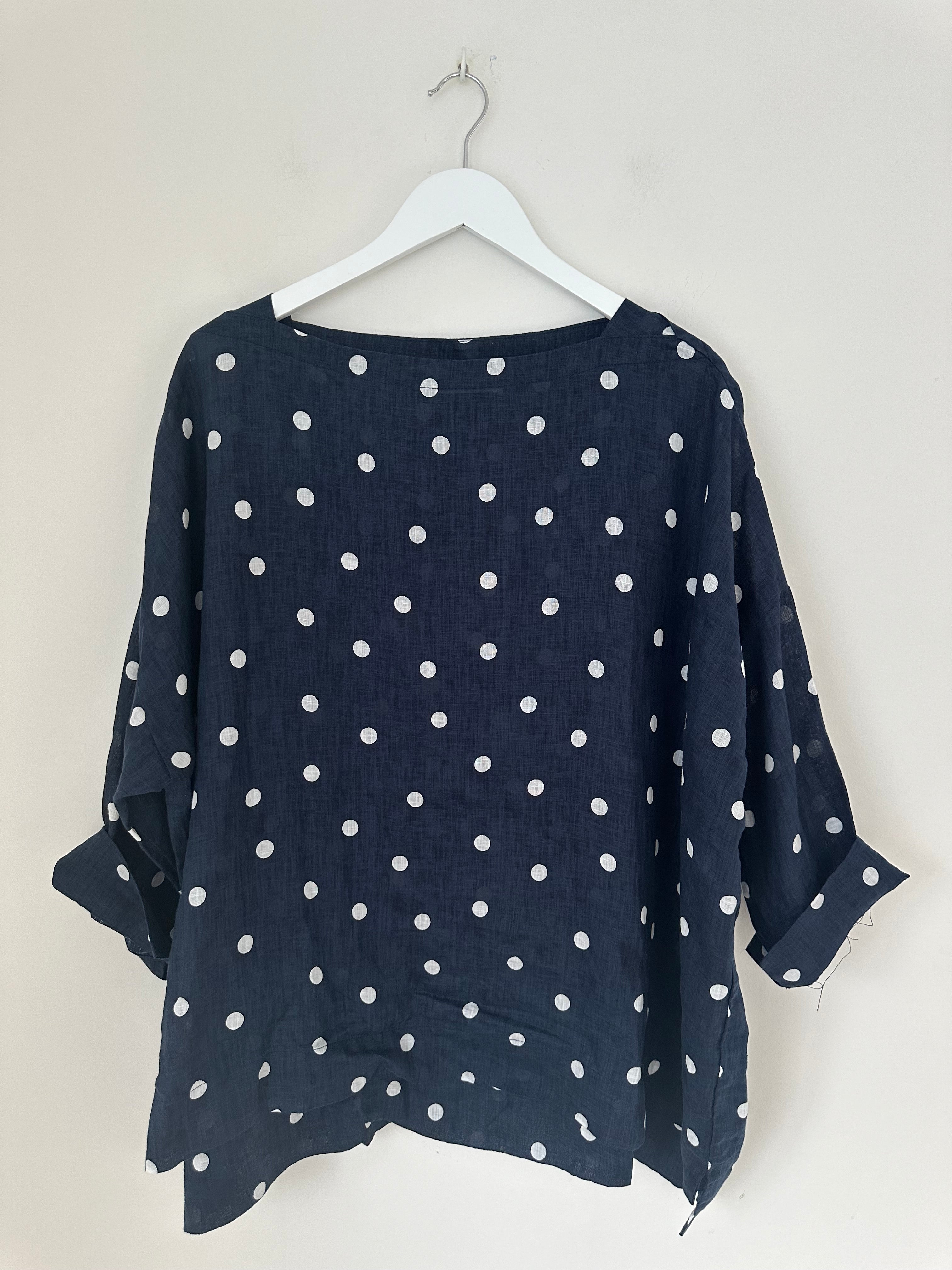 avril top - navy spot