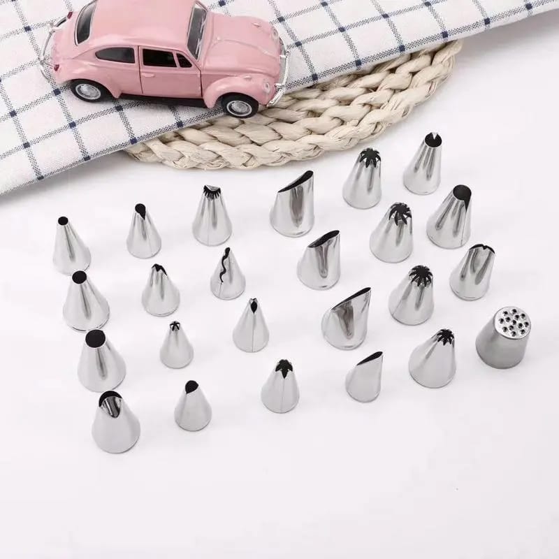 24 PIECES CAKE DECORATORS SET