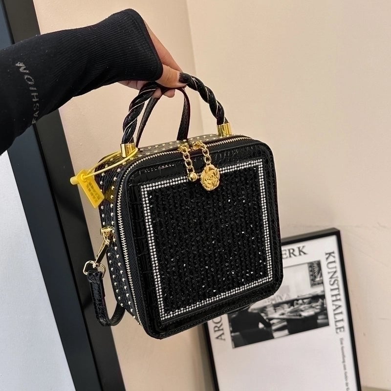 Women's Medium Pu Leather Geometric Solid Color Streetwear Zipper Handbag