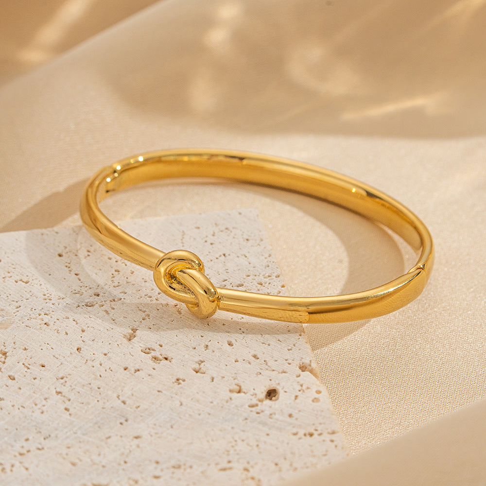Fashionable Simple Niche Design Knotted Heart Shape Exquisite Bracelet