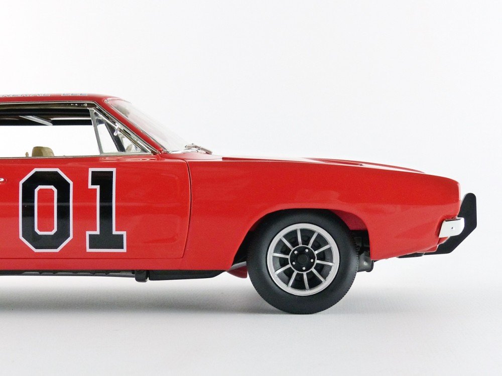 Cooter’s Garage 1969 Dodge Charger with General Lee 1:18 Scale