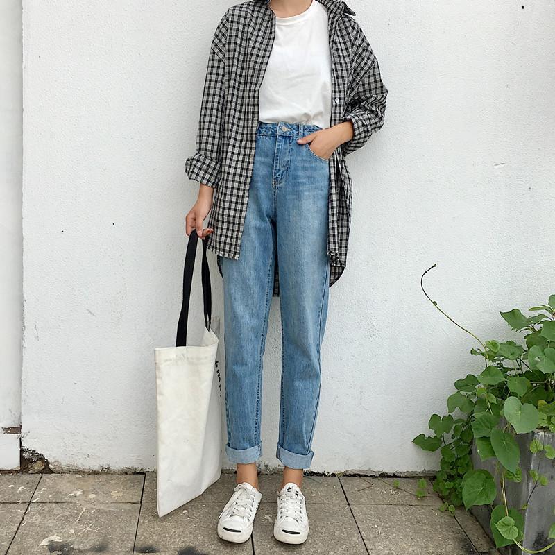 Classic High Waisted 90s Jeans