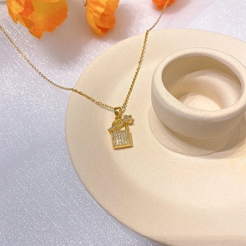 Titanium Steel Lady Inlay Heart Shape Flower Artificial Gemstones Pendant Necklace