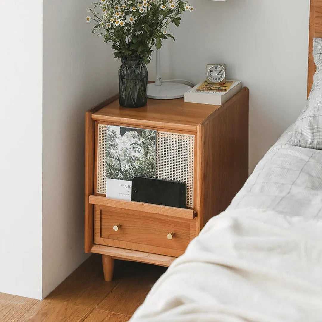 Wellinhall 2 - Drawer Nightstand