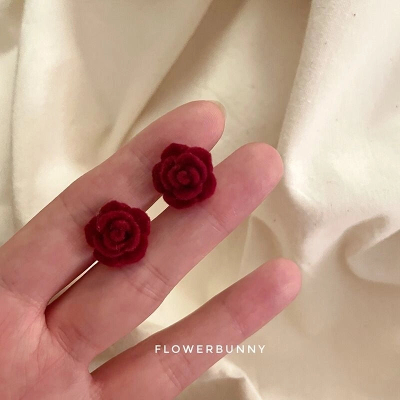 Retro Heart Shape Flower Bow Knot Flocking Inlay Artificial Pearls Rhinestones Women's Earrings 1 Pair