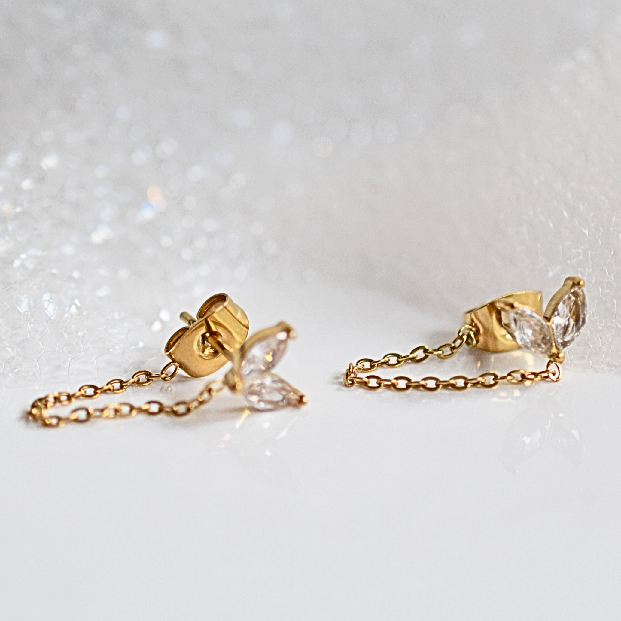 Chained diamond style leaf studs - Gold