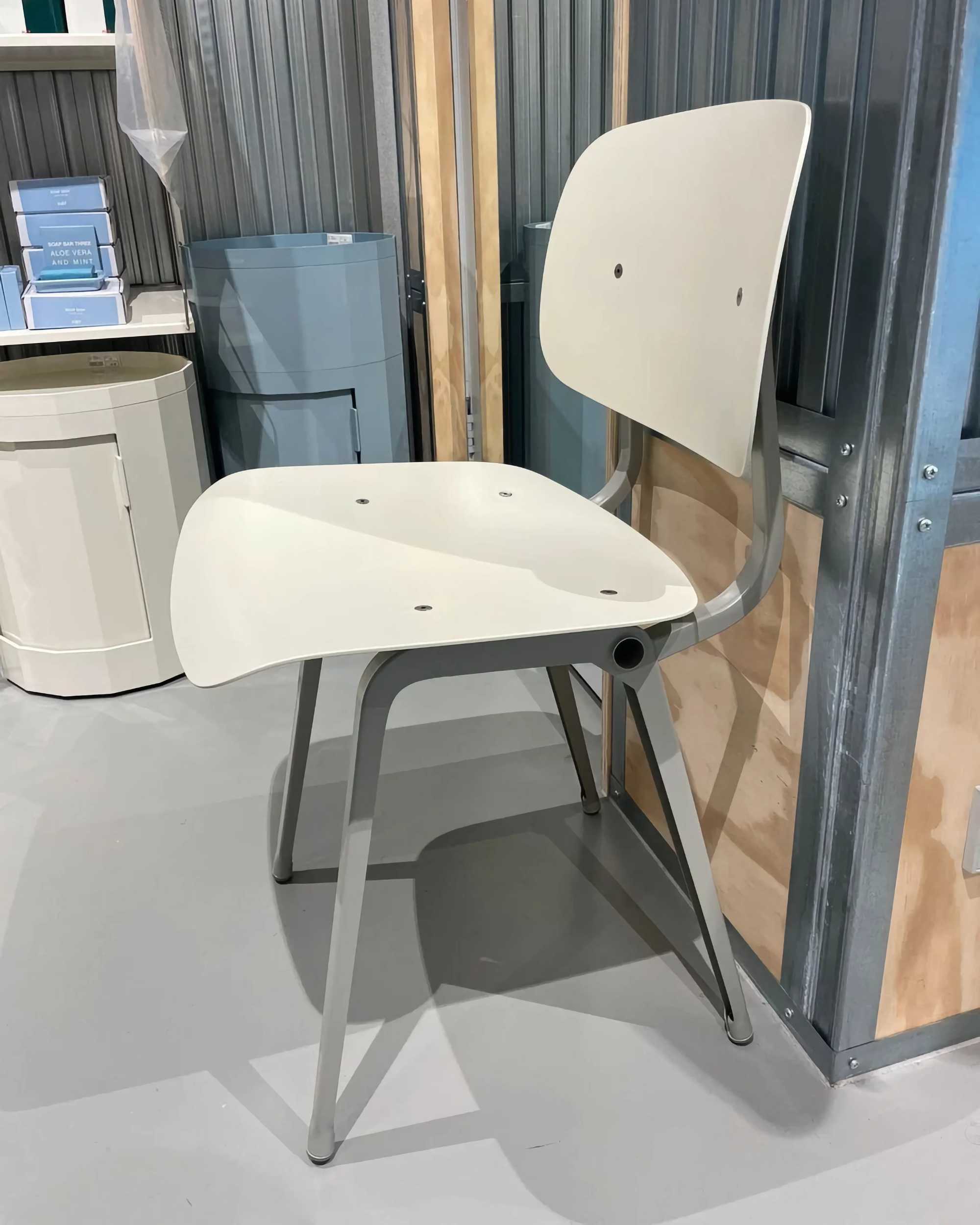 Revolt chair beige steel. Rice