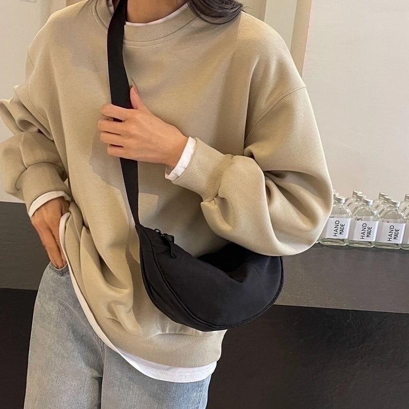 Women's Medium Cloth Solid Color Classic Style Streetwear Zipper Crossbody Bag