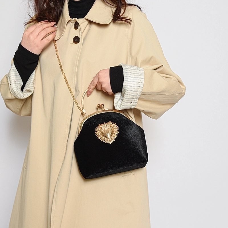 Women's Gold Velvet Heart Shape Solid Color Elegant Sewing Thread Chain Shell Buckle Evening Bag