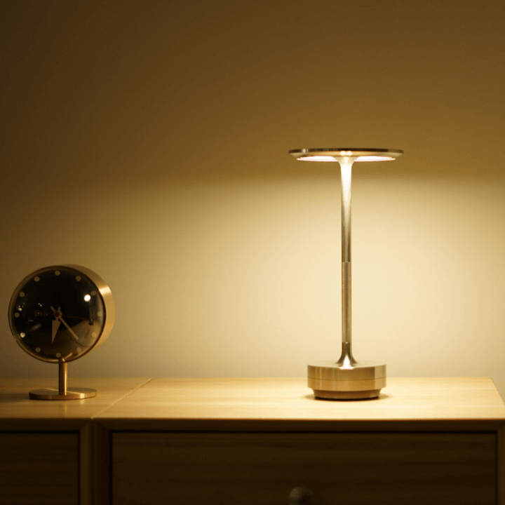 Cordless metal table lamp - dimmable and rechargeable desk lamp