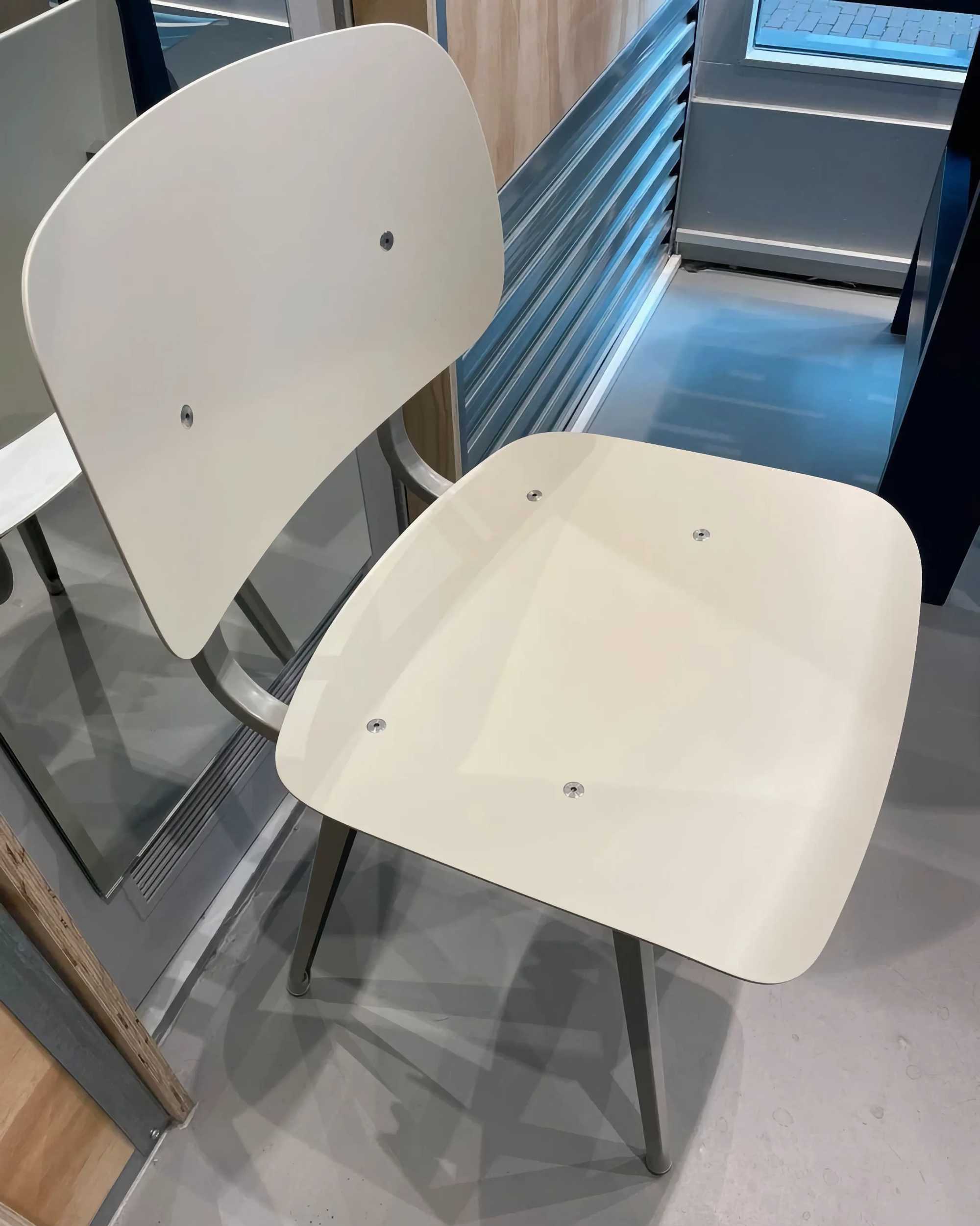 Revolt chair beige steel. Rice