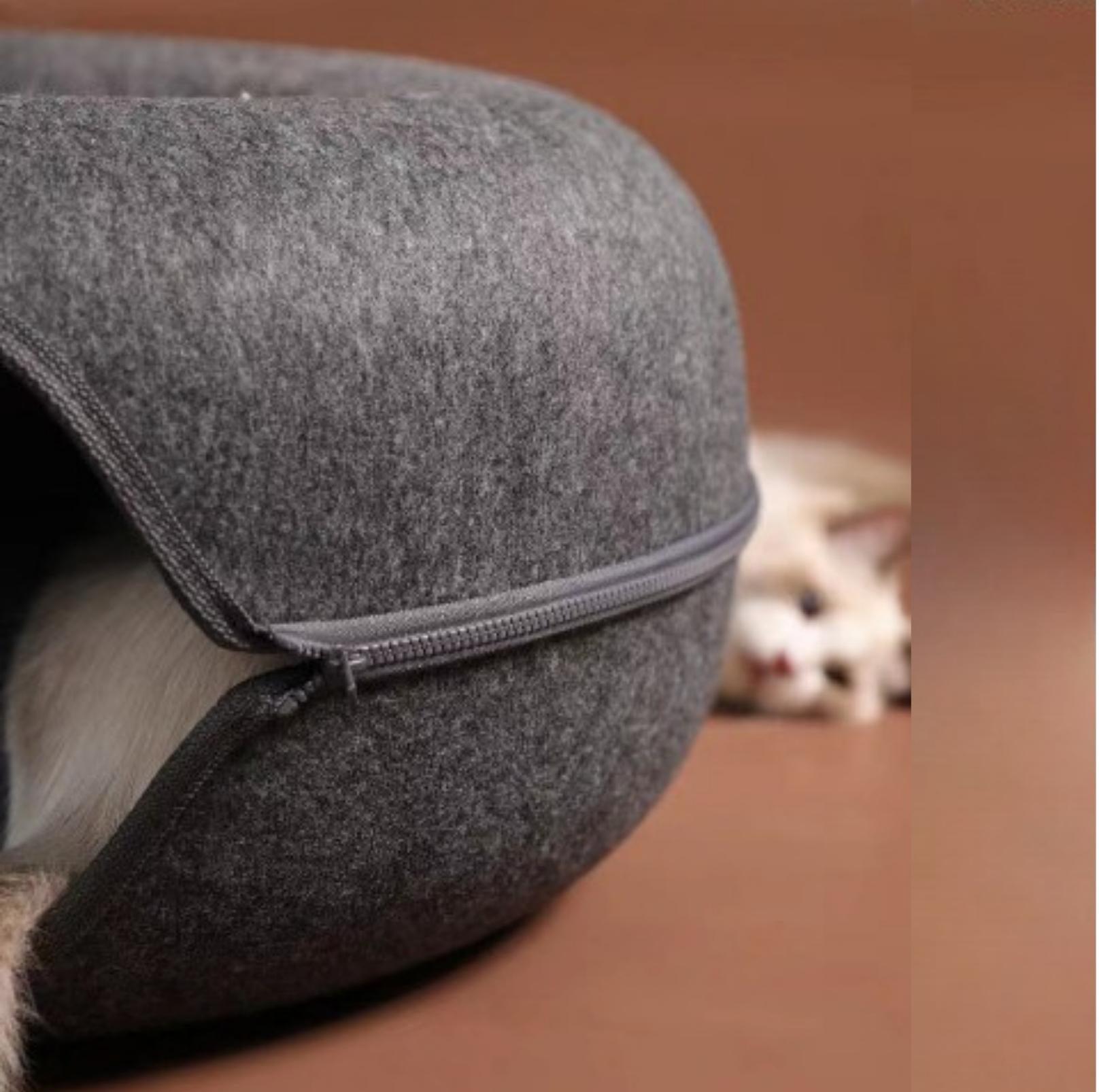 All-Season Donut-Shaped Felt Tunnel Cat Bed