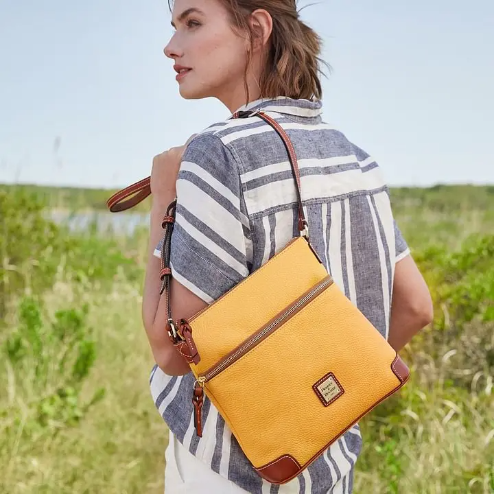 💥 Pebble Grain Crossbody