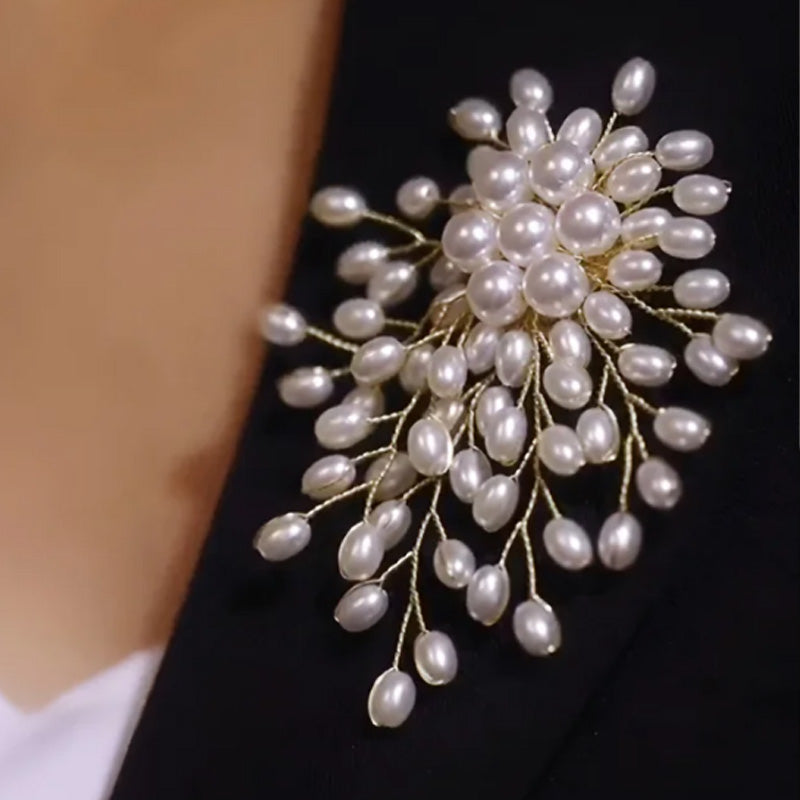 Elegance Redefined: The Pearl Brooch Every Classy Woman Needs! ✨