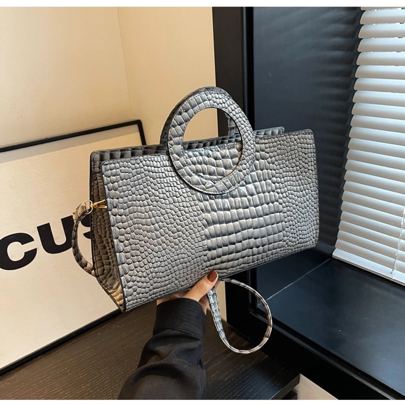 Women's Large Pu Leather Solid Color Crocodile Streetwear Square Zipper Handbag