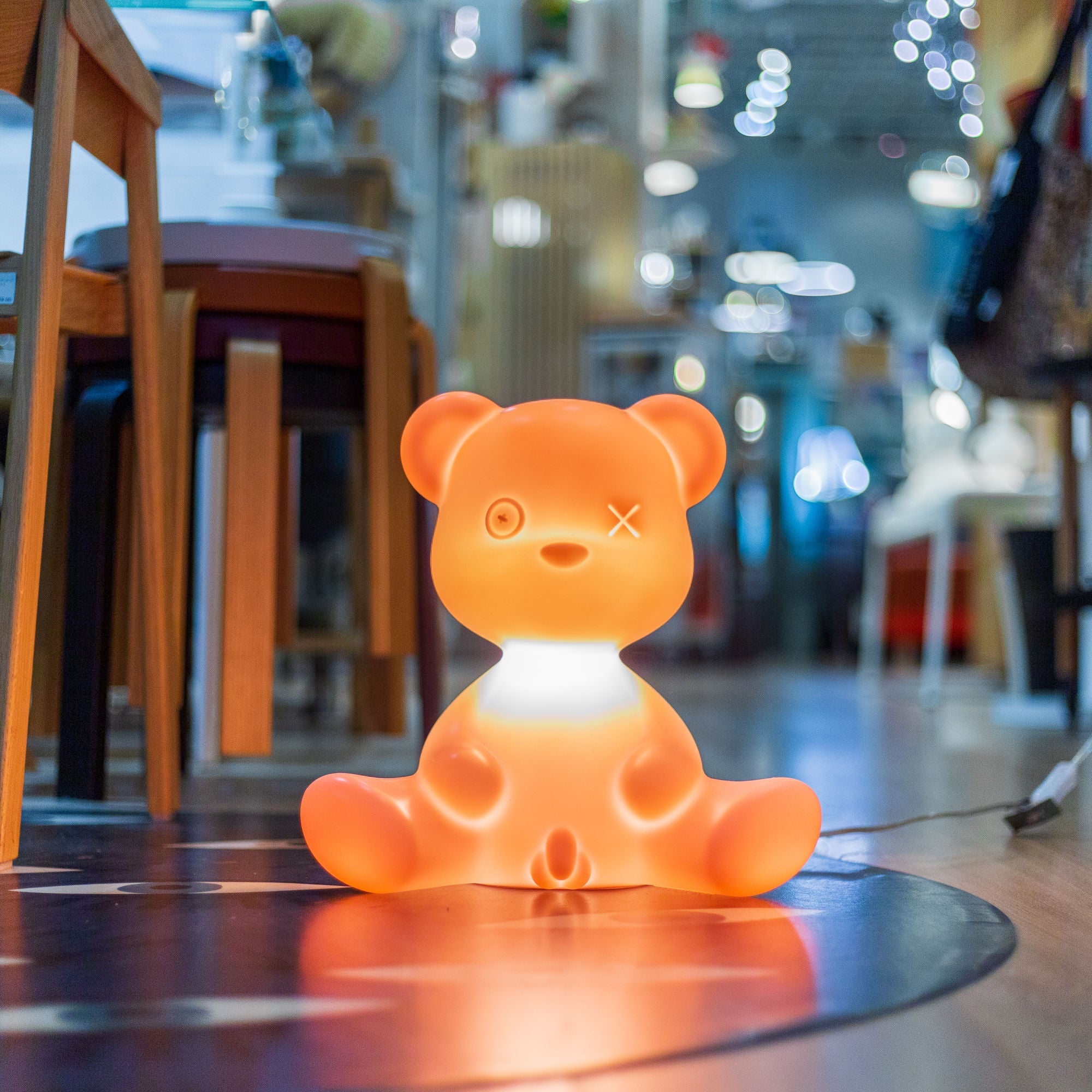 Qeeboo Teddy Boy table lamp . Bright Pink