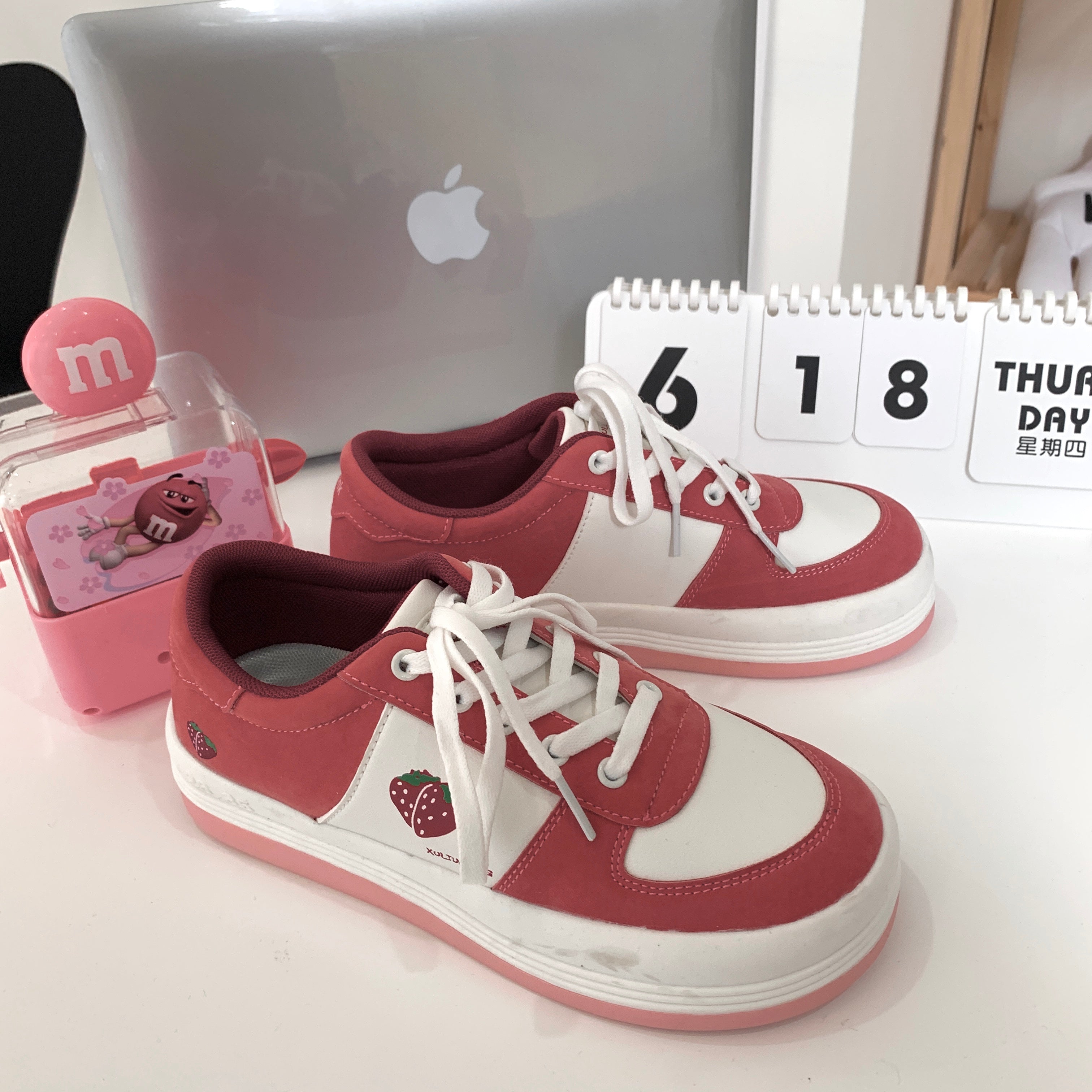 Strawberry casual shoes