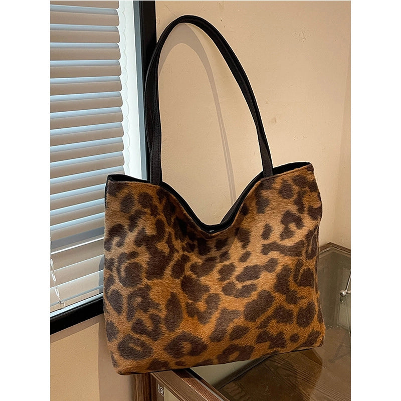 Women's Pu Leather Leopard Vintage Style Classic Style Square Magnetic Buckle Shoulder Bag