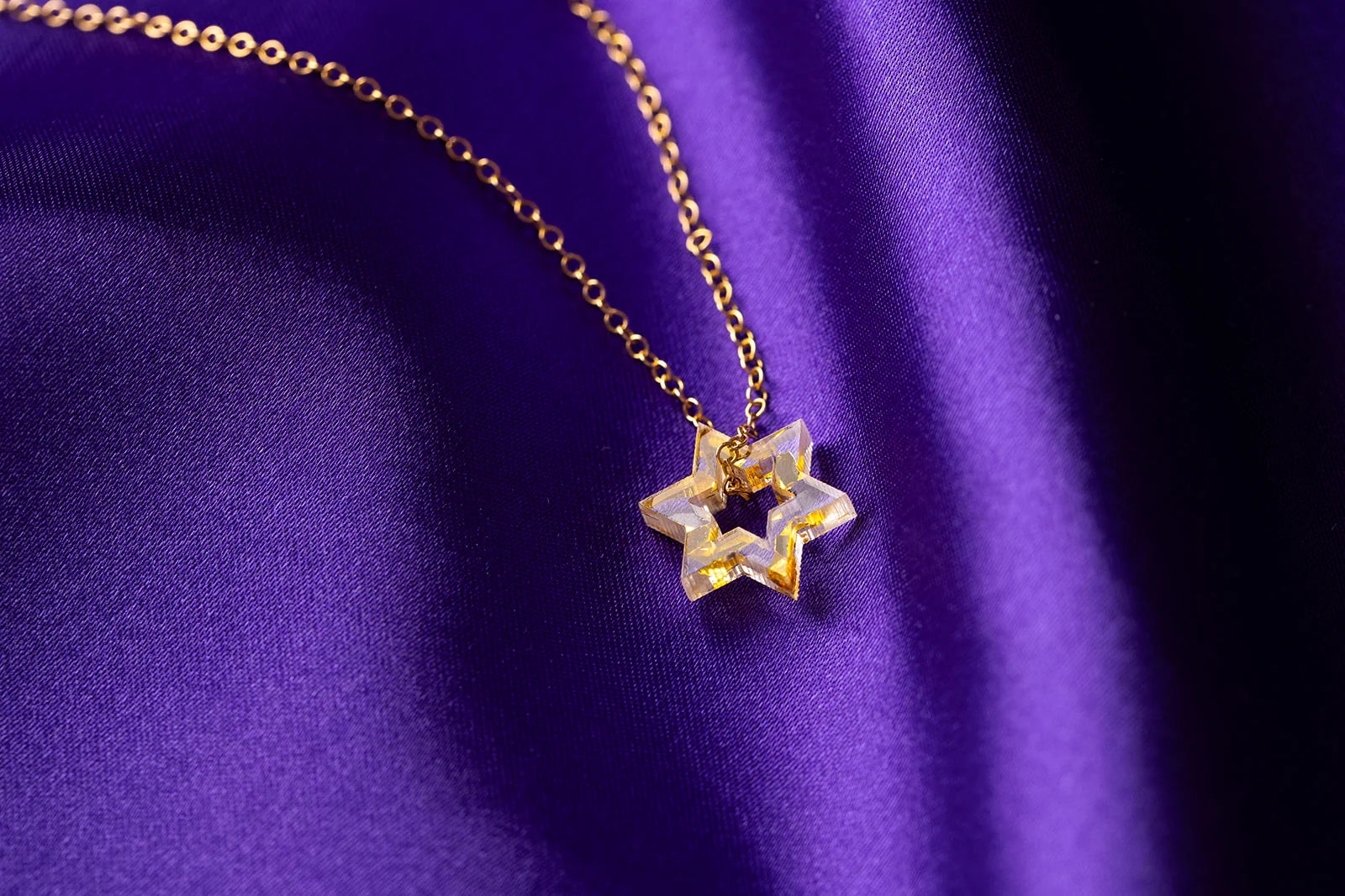 Micro Floating Magen David Necklace - Gold Fleck