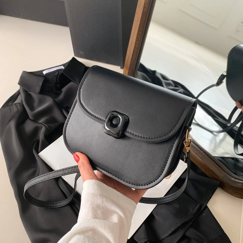 Women's Pu Leather Solid Color Streetwear Semicircle Flip Cover Shoulder Bag Crossbody Bag