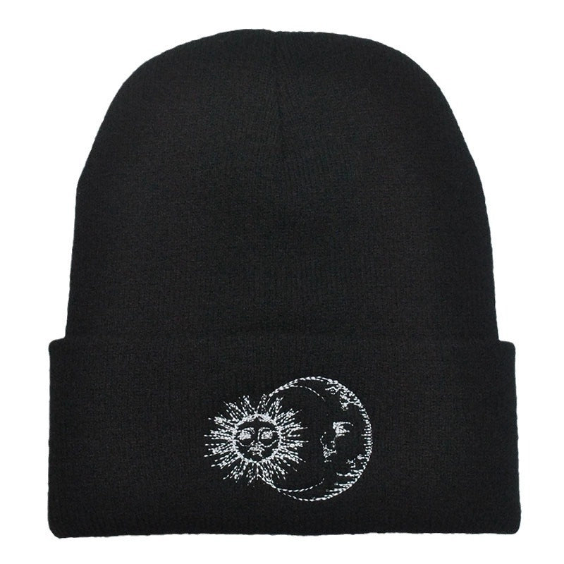 Unisex Basic Moon Embroidery Eaveless Wool Cap