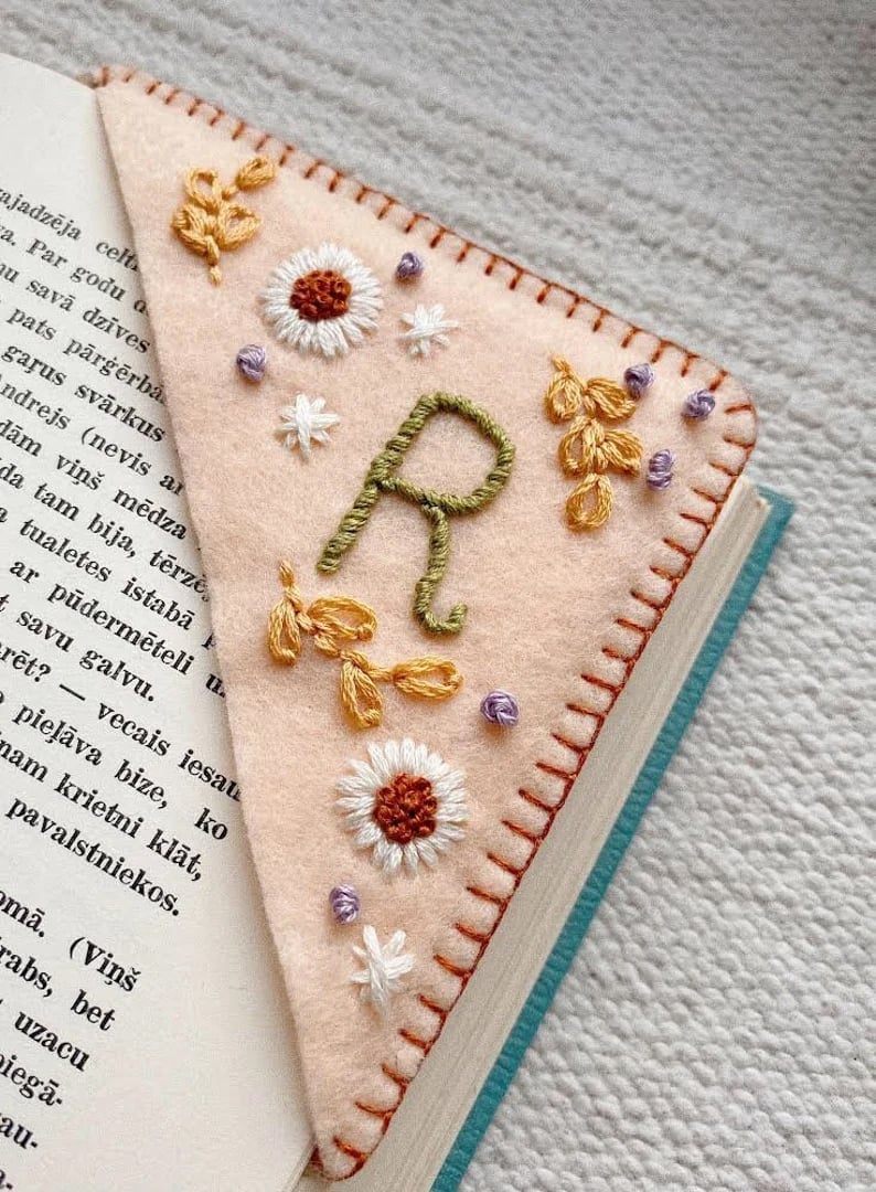 🎁Personalized Hand Embroidered Corner Bookmark