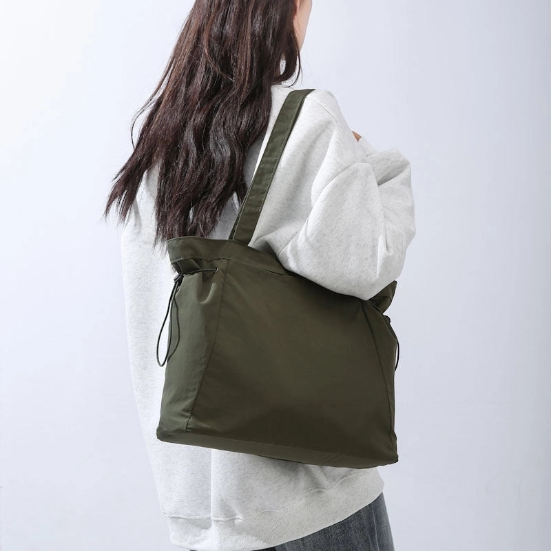 Women's Medium Nylon Solid Color Basic Classic Style Square Zipper Tote Bag