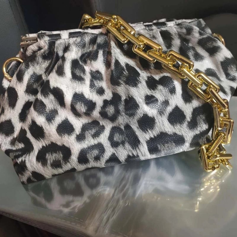 Women's Medium Pu Leather Solid Color Streetwear Cloud Shape Lock Clasp Underarm Bag