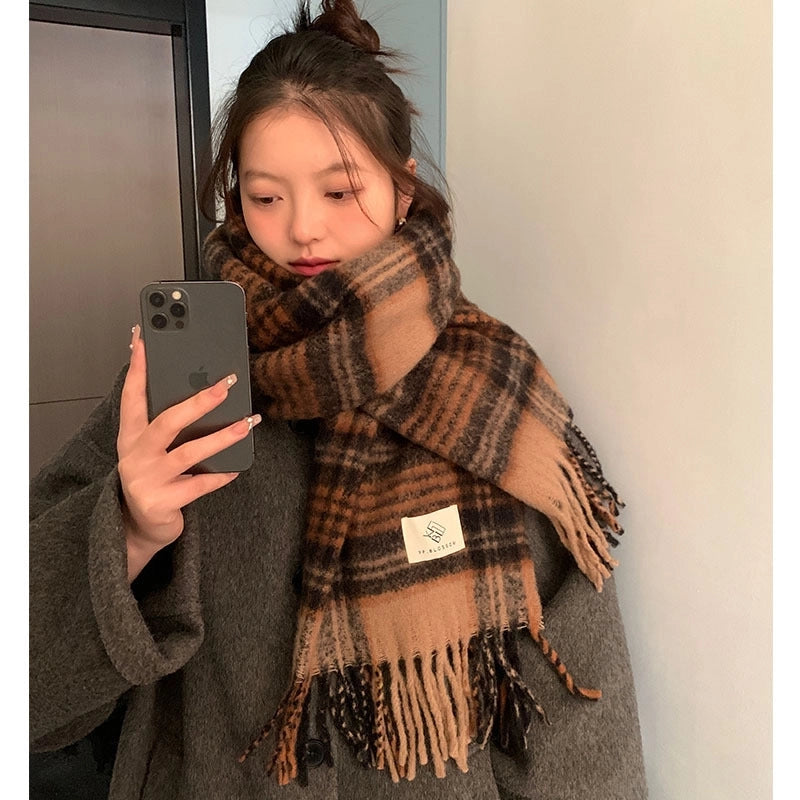 Women's Retro Sweet Color Block Acrylic Tassel Scarf